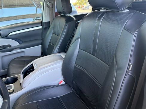 Used 2018 Toyota Highlander LE w/ Protection Package #3 AWD/4WD image 8