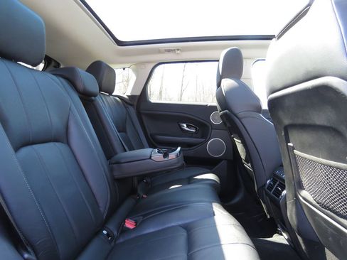 Used 2017 Land Rover Range Rover Evoque SE image 16