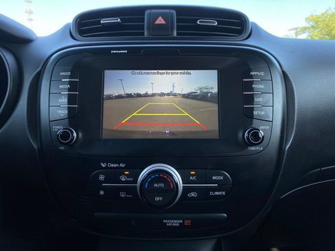 Used 2019 Kia Soul + FWD image 19