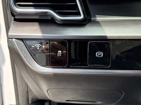 Used 2025 Kia Sportage EX FWD image 43