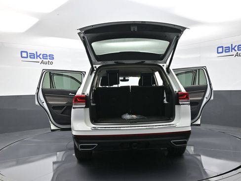 Used 2021 Volkswagen Atlas SE w/ Towing Package image 57