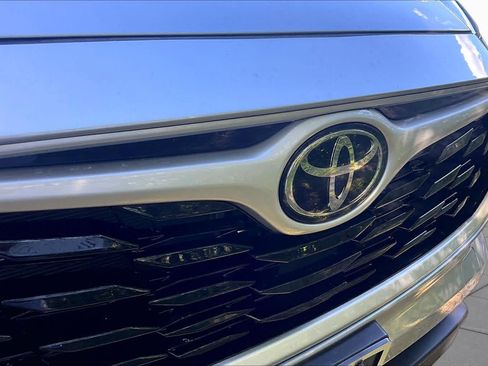 Used 2023 Toyota Highlander L FWD image 28