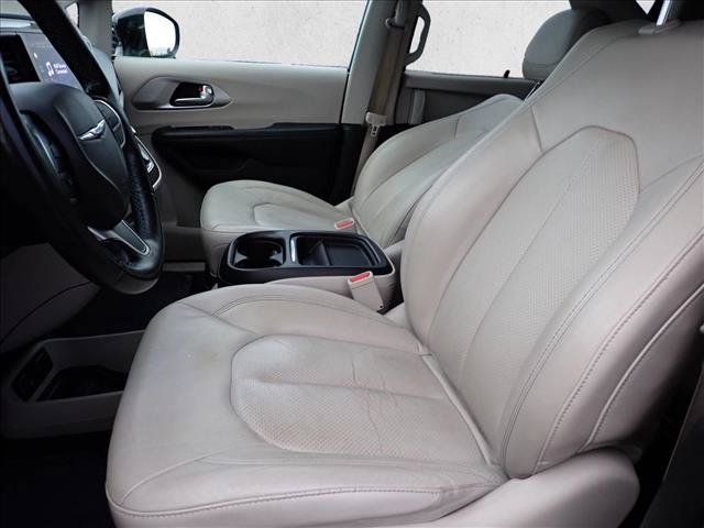Used 2019 Chrysler Pacifica Touring-L FWD image 14