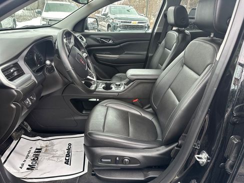 Used 2023 GMC Acadia SLT w/ Elevation Edition image 9