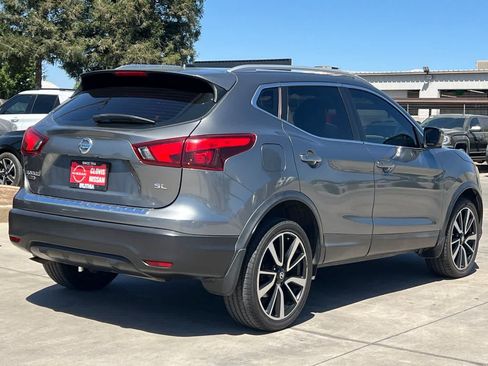 Used 2017 Nissan Rogue Sport SL FWD image 3