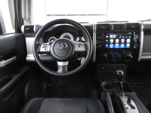 Used 2014 Toyota FJ Cruiser 2WD w/ Convenience Package image 20