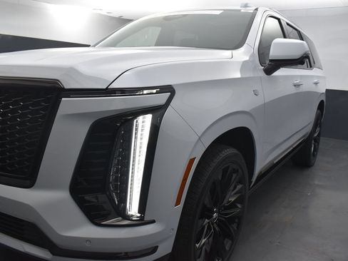 Certified 2026 Cadillac Escalade Platinum Sport w/ LPO, ONYX Package AWD/4WD image 42
