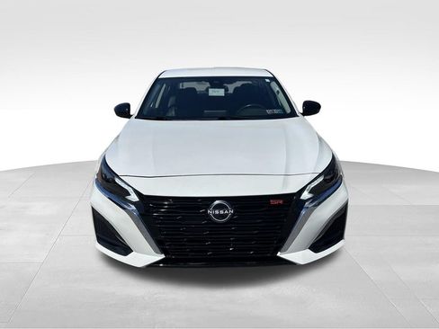 Used 2024 Nissan Altima 2.5 SR FWD image 2