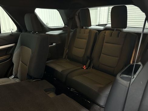 Used 2016 Ford Explorer XLT w/ Equipment Group 201A FWD image 26