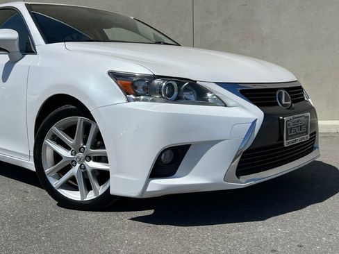 Used 2016 Lexus CT 200h w/ Navigation Package FWD image 2
