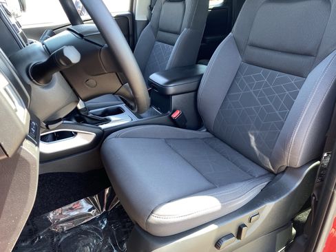 Used 2025 Nissan Frontier SV RWD image 15