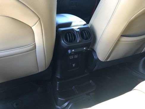 Used 2018 Jeep Wrangler Unlimited Sahara image 20