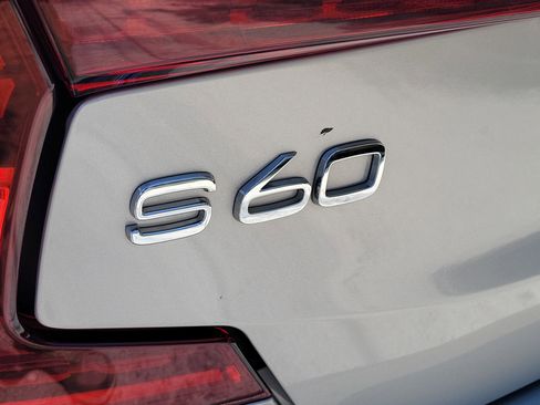 Used 2024 Volvo S60 B5 Core image 7