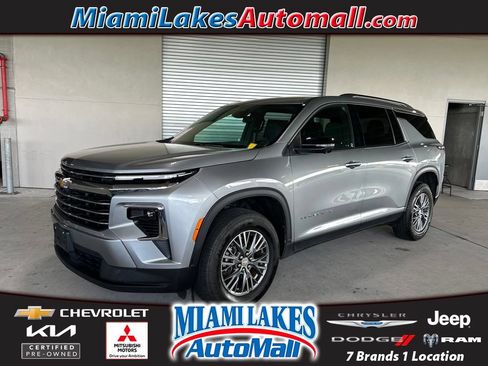 Used 2024 Chevrolet Traverse LT AWD/4WD image 1