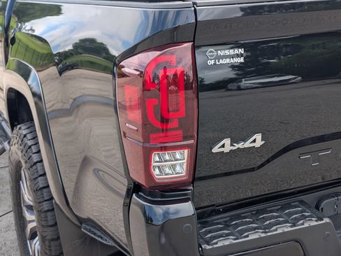 Used 2022 Toyota Tacoma Limited AWD/4WD image 13