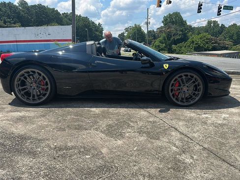 Used 2014 Ferrari 458 Spider image 4
