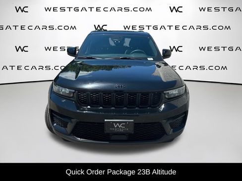Used 2023 Jeep Grand Cherokee Altitude AWD/4WD image 2