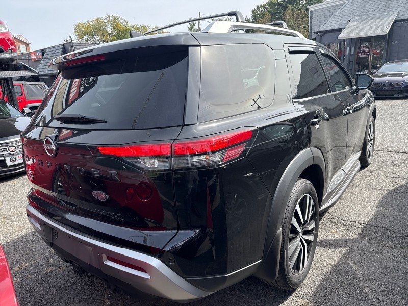 Used 2024 Nissan Pathfinder Platinum w/ Lighting Package (N93) AWD/4WD image 4