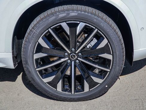 New 2026 Volvo XC90 T8 Ultra w/ Protection Package Premier AWD/4WD image 9