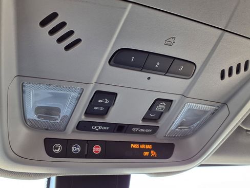 Used 2022 Chevrolet Equinox Premier image 17