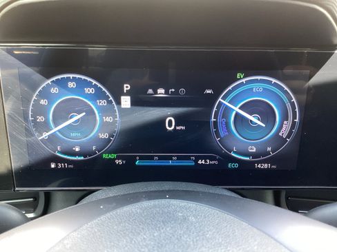 Used 2025 Hyundai Elantra SEL FWD image 24