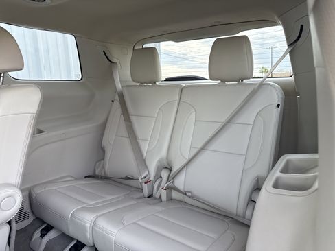 Used 2020 GMC Acadia Denali w/ Denali Ultimate Package image 30