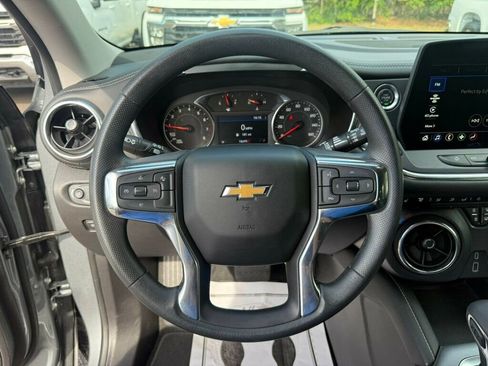 Used 2025 Chevrolet Blazer LT FWD image 5