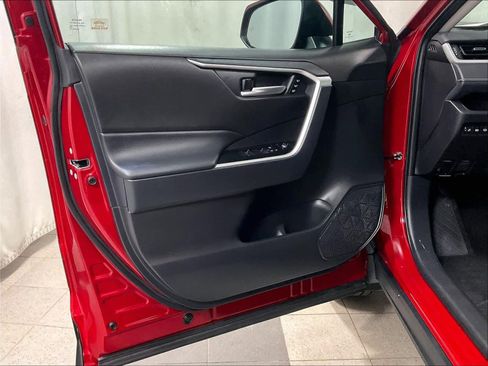 Used 2025 Toyota RAV4 XLE Premium image 9