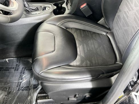 Used 2022 Jeep Cherokee Latitude w/ Sun & Sound Group image 18