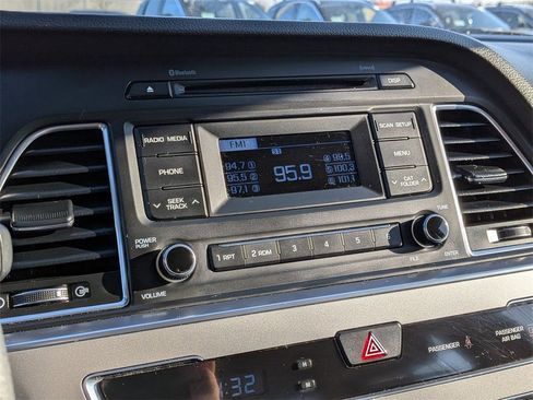 Used 2015 Hyundai Sonata SE image 13