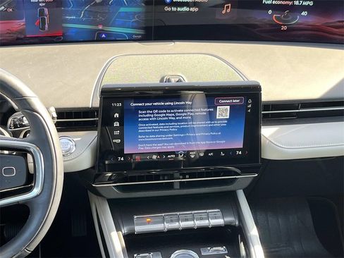 Used 2025 Lincoln Nautilus Reserve image 16