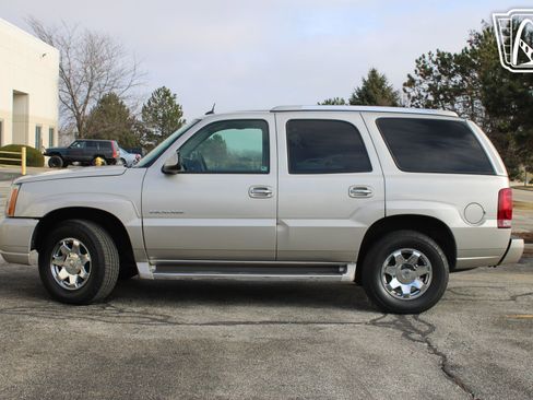 Used 2005 Cadillac Escalade AWD image 3