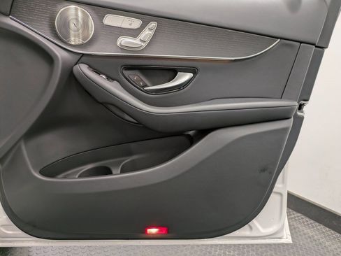 Used 2021 Mercedes-Benz GLC 300 4MATIC image 27