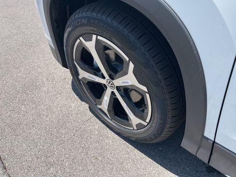 New 2026 Volkswagen Tiguan SE FWD image 5