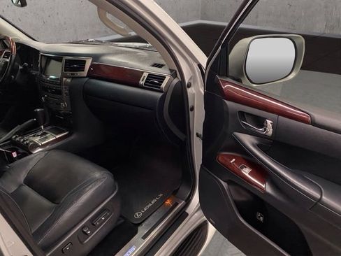 Used 2014 Lexus LX 570 4WD image 21