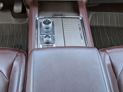 Used 2023 Ford Expedition Limited image 21