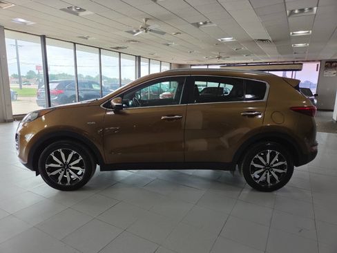 Used 2017 Kia Sportage EX w/ EX Technology Package AWD/4WD image 4