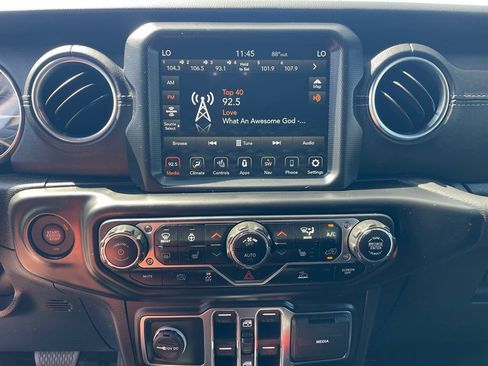 Used 2022 Jeep Wrangler Unlimited Sahara w/ Cold Weather Group AWD/4WD image 24