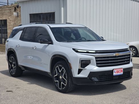 Used 2026 Chevrolet Traverse High Country FWD image 3