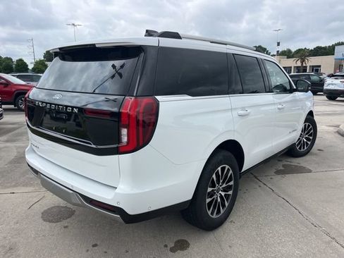 Used 2025 Ford Expedition Platinum AWD/4WD image 12