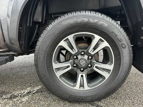 Used 2019 Toyota Tacoma TRD Sport w/ Technology Package AWD/4WD image 10