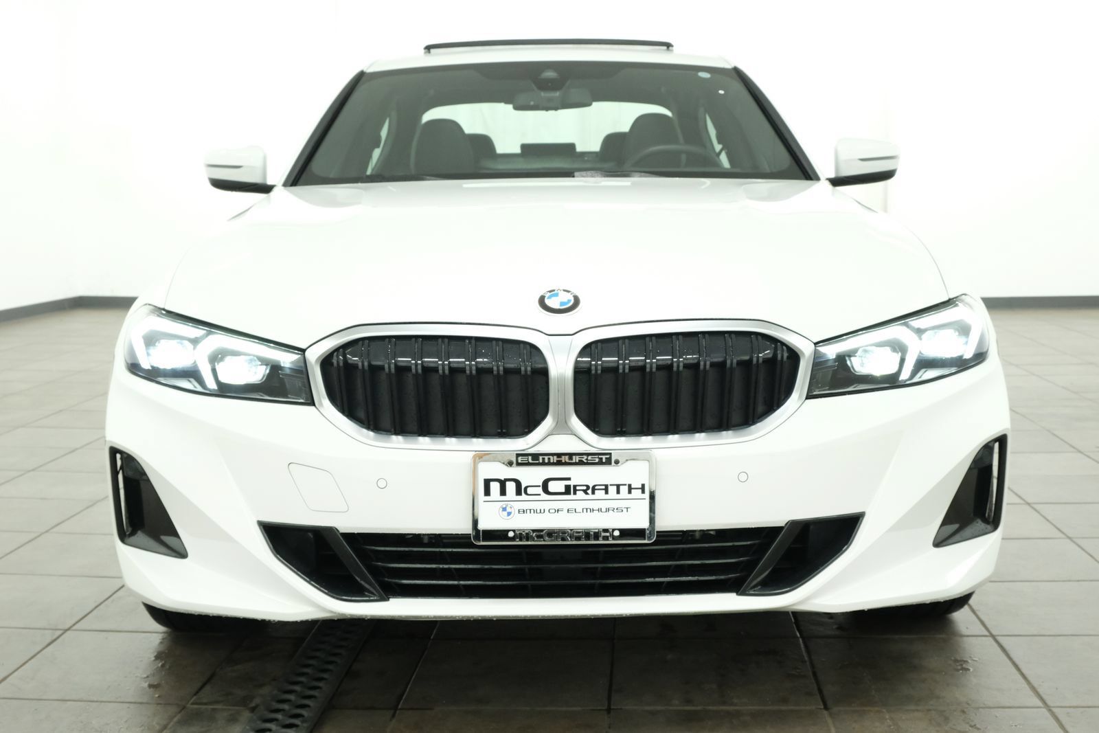 Used 2025 BMW 330i xDrive Sedan w/ Premium Package AWD/4WD image 7