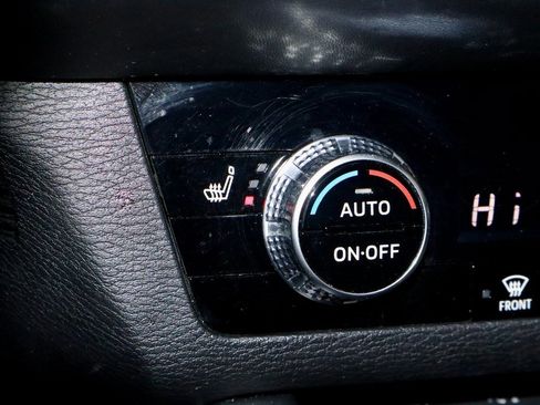 Used 2022 Mitsubishi Outlander SE image 4