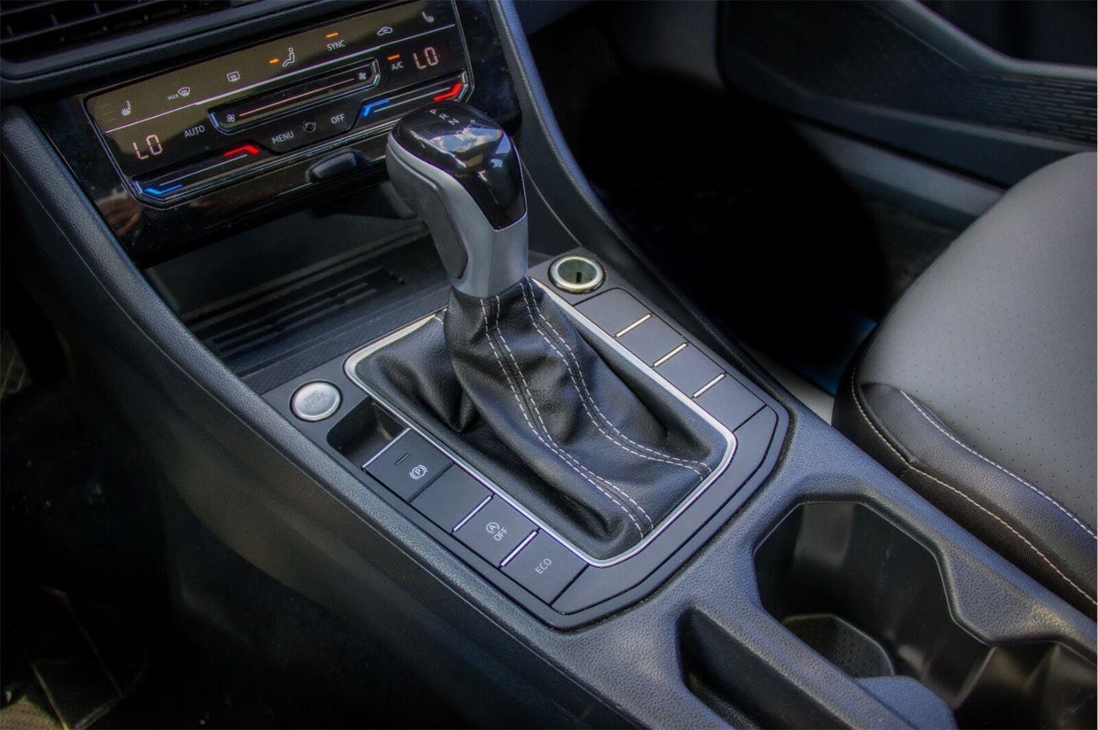 Used 2025 Volkswagen Jetta SE FWD image 17