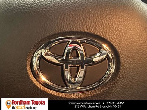 Used 2021 Toyota C-HR XLE image 28