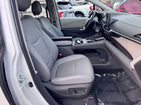 Used 2024 Toyota Sienna XLE image 23