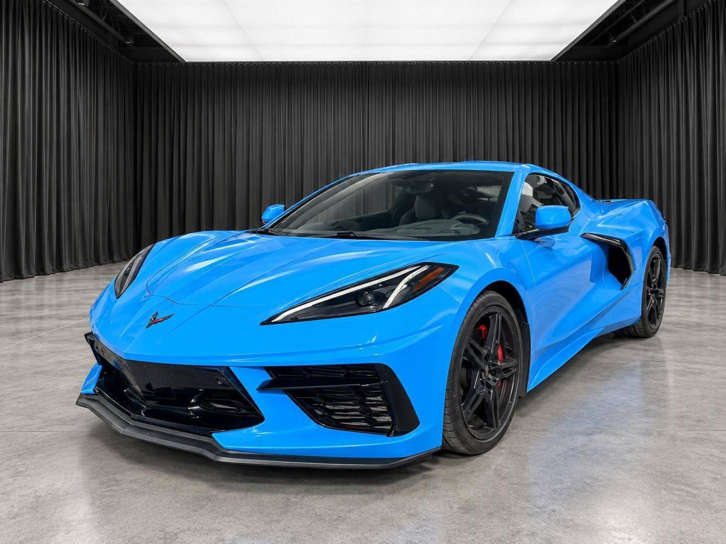 Used 2020 Chevrolet Corvette Stingray Preferred Cpe w/ 2LT Preferred Equipment Group RWD image 2