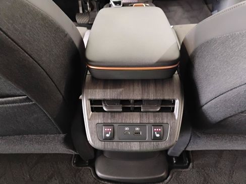 Used 2024 Nissan Ariya AWD image 33