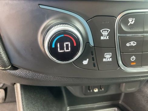 Used 2023 Chevrolet Traverse LT FWD image 21