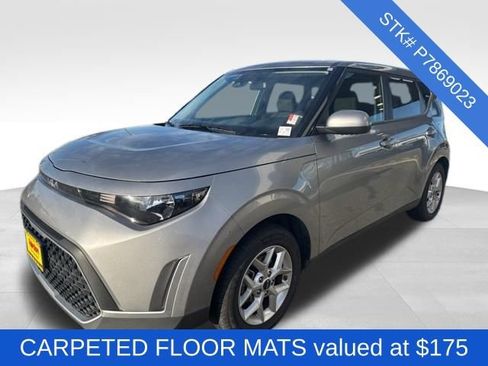 Used 2023 Kia Soul LX w/ LX Technology Package image 3